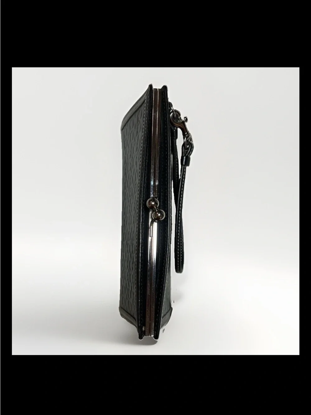 Coach Black Kisslock Wristlet/Clutch Embossed Leather, VINTAGE 2004 Style:#40034